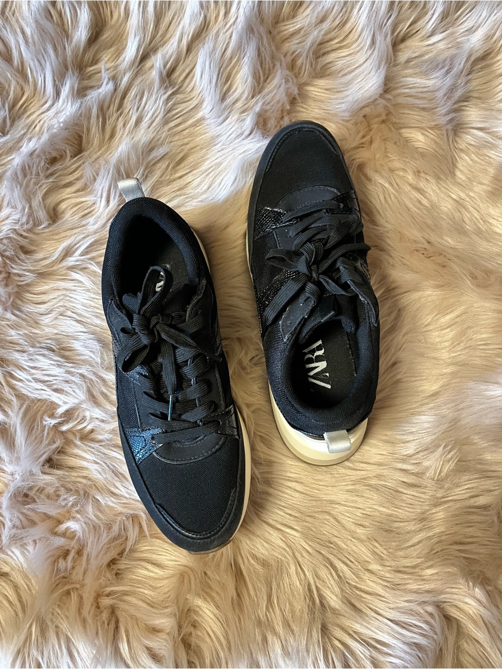 Zara Black Low-Top Lace Sneakers